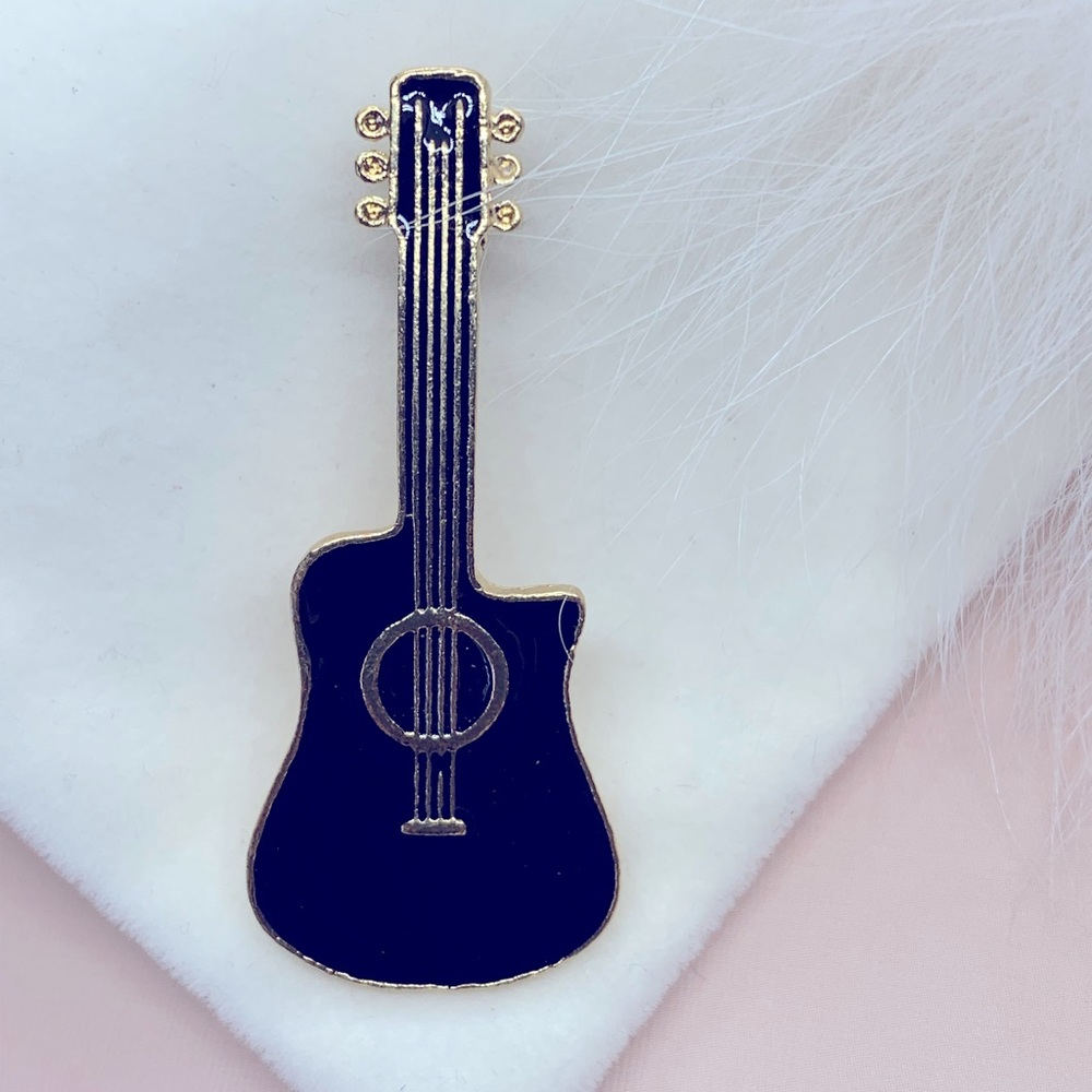 Guitar Brooch